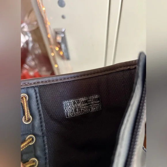 Dr. Martens 1460 8-Eye Boot - Big Kid 5M - Picture 15 of 16